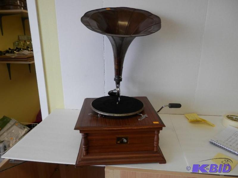 Gramaphone Antique style record player,  works, needs some fine tuning