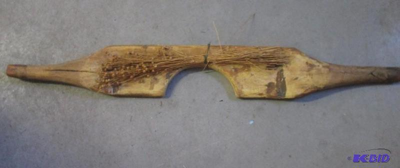 lot 22 image: carved wooden household dcor...