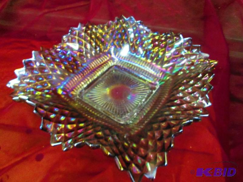 lot 53 image: Beautiful glass dish, 7 inches across...