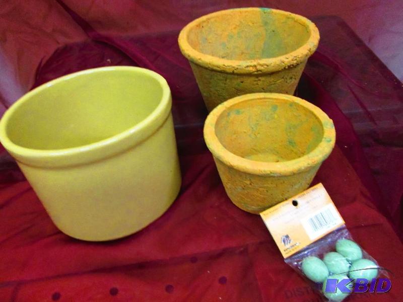 lot 54 image: Lot of planters and new decorative robin eggs...