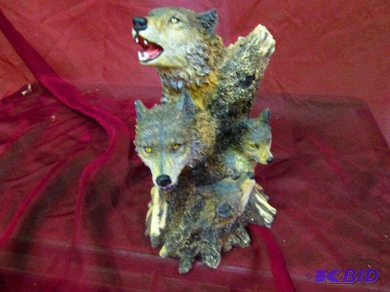 lot 61 image: Wolf dcor, 7 inches tall...