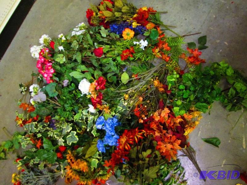 lot 75 image: Huge lot of silk flowers, fills a large plast...