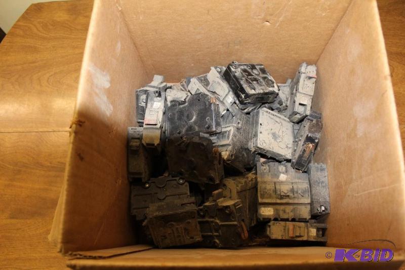 lot 226 image: Lot of Circuit Breakers ...