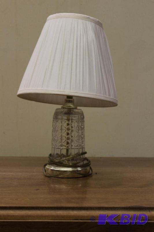 lot 302 image: Newer Glass Lamp, Works ...