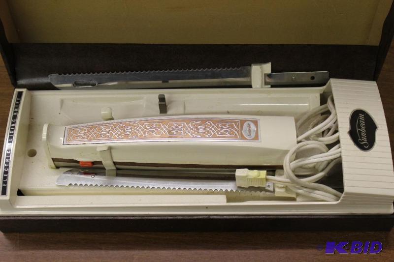 lot 303 image: Sunbeam Electric Knife ...