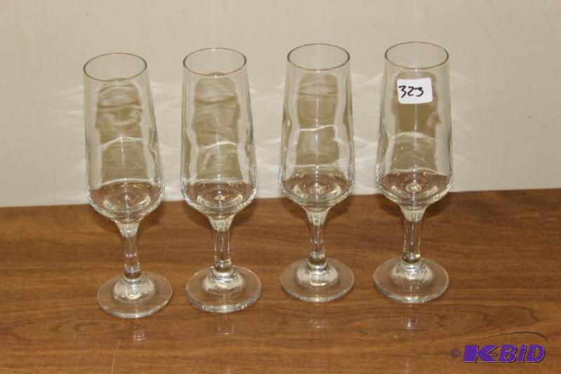 lot 323 image: Crystal Glassware Set, Service for 4 ...