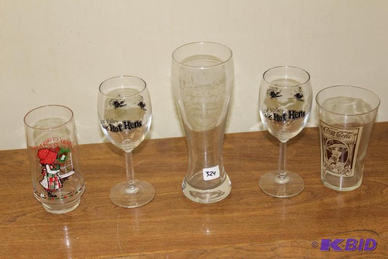 lot 324 image: Glassware ...