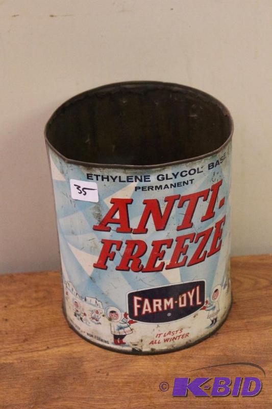 lot 35 image: Farm-Oyl&nbspAnti-Freeze 1 Gallon Vintage Ca...
