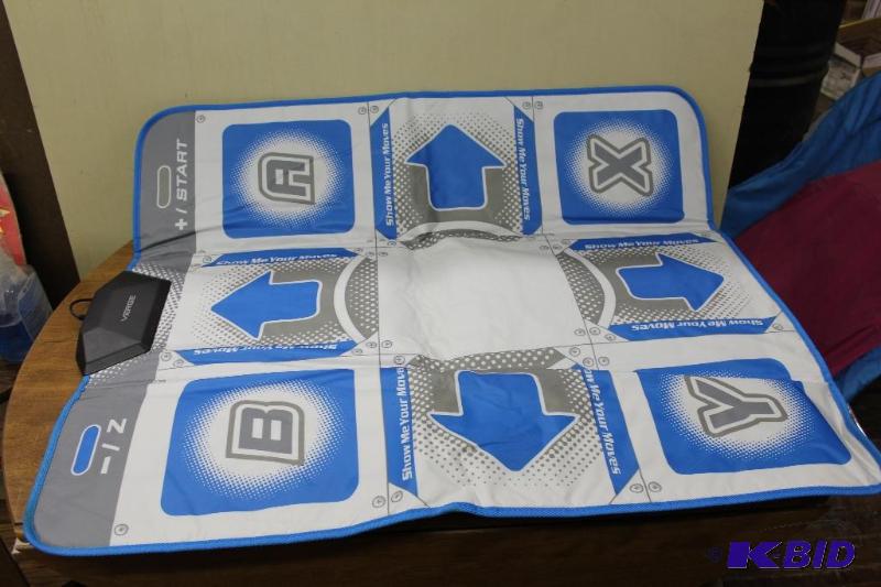 lot 404 image: VERGE Dance Pad ...
