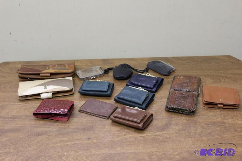 lot 419 image: Wallets, all money has been removed ...