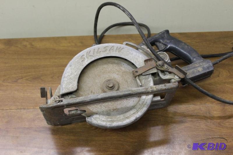 lot 426 image: Skilsaw ...