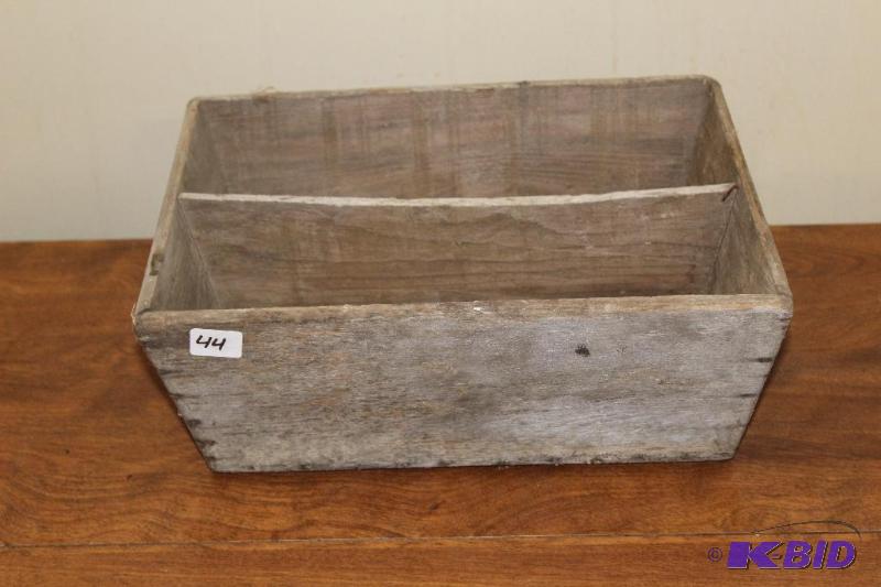 lot 44 image: Vintage Wooden Crate  Parts Bin...