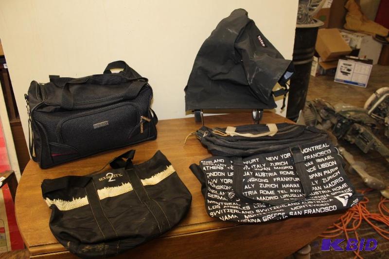 lot 513 image: Duffel Bag &nbspTravel Totes ...