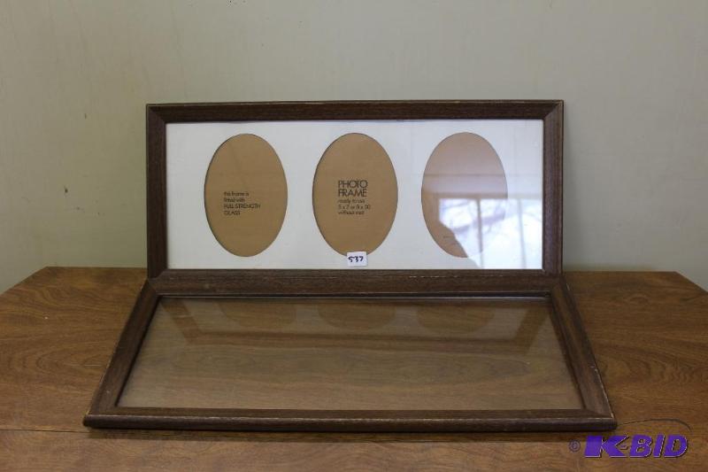 lot 537 image: 2 Picture Frames...