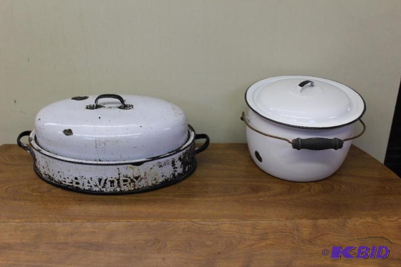 lot 574 image: Vintage Enamelware ...
