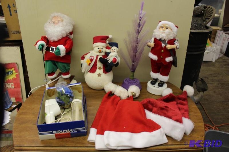 lot 594 image: Santas&nbspand Christmas Decorations ...