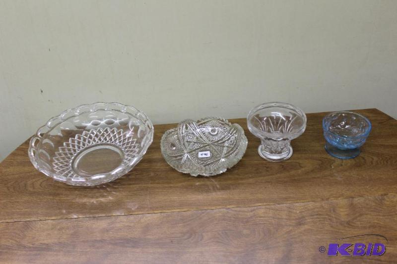 lot 596 image: Vintage Glass Serving Bowls...