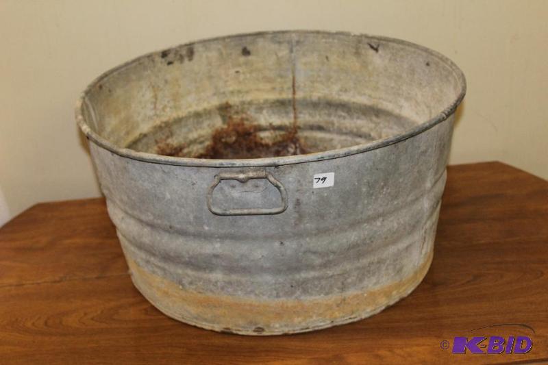 lot 79 image: Large Vintage Metal Bucket  Trough ...