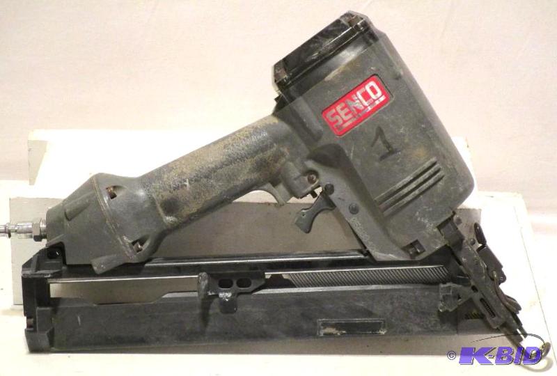 lot 119 image: Senco SFN30 620002N 1-Inch to 2-Inch 15-Gauge Angled Finish Nailer