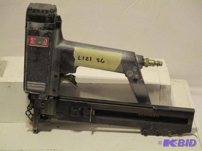 lot 121 image: SENCO 820103N SLS25XP-L XtremePro 18-Gauge 14 in. Crown 1-12 in. Medium Wire Stapler