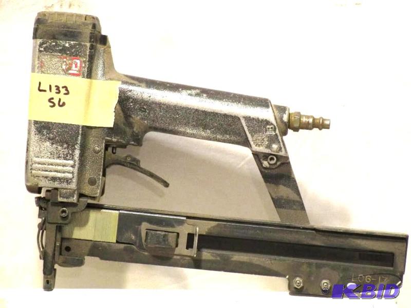 lot 133 image: Senco SLS20 490105N 38-Inch to 1-12-Inch Narrow Crown Stapler