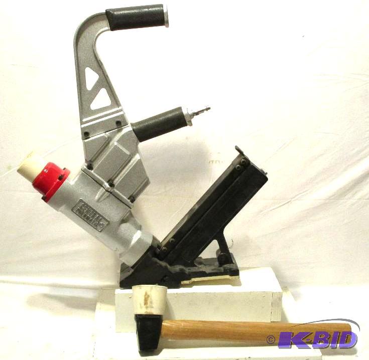 lot 148 image: 2-in-1 Flooring Air NailerStapler