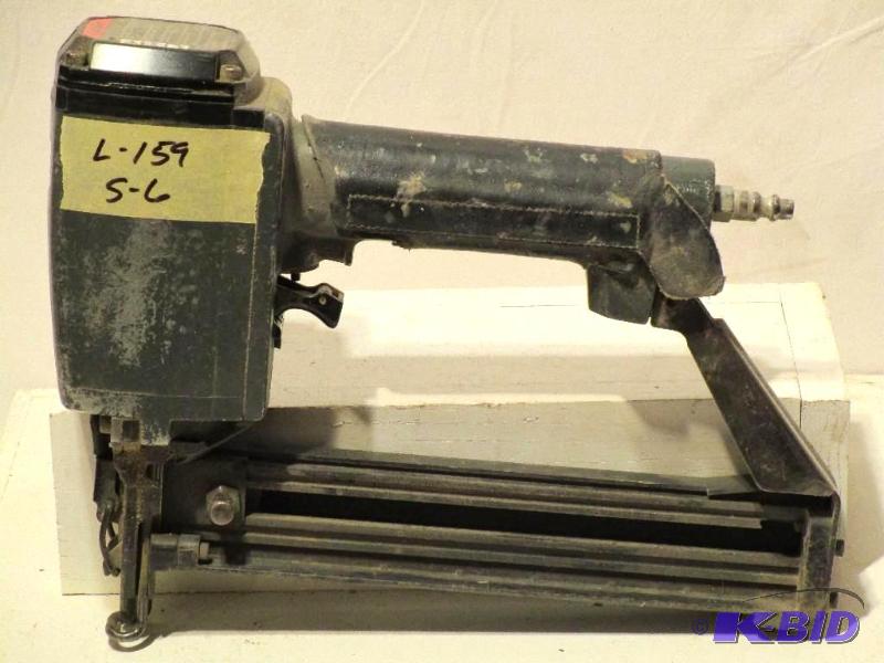 lot 159 image: Senco SKS-N 78 to 1-12 Medium Crown 16 Gauge Heavy Wire Stapler (300084N
