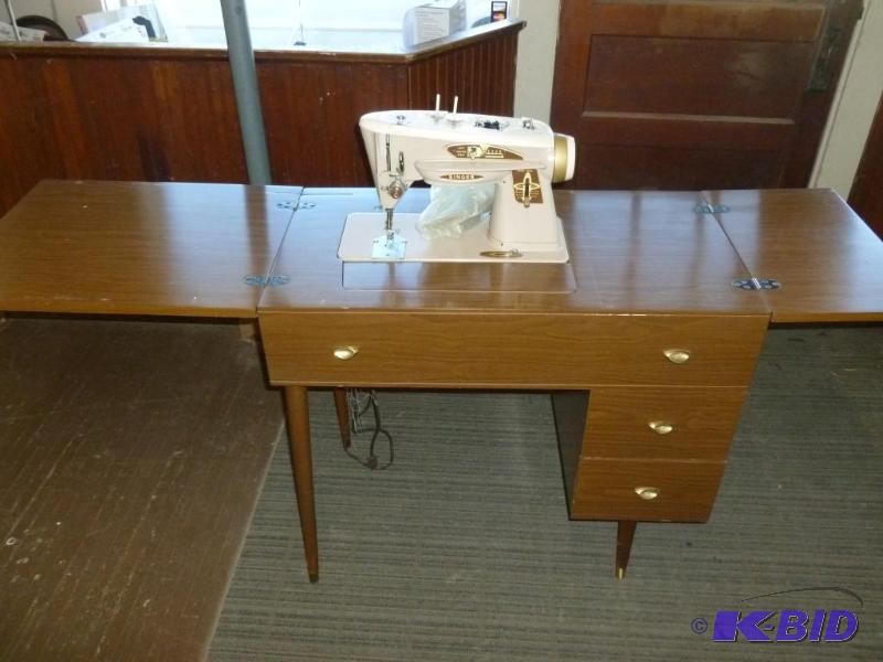 Singer model 503A&nbspelectric sewing machin...