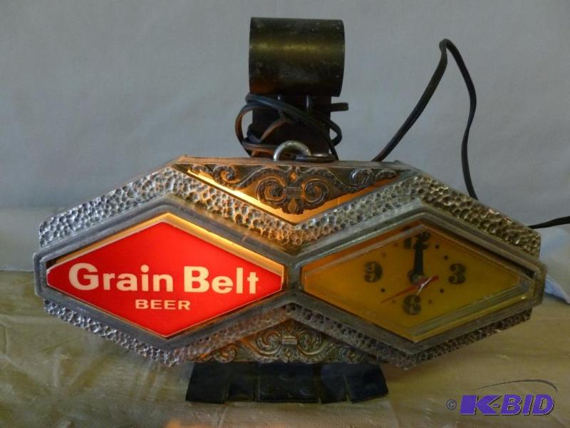 Vintage Grain Belt Light Up Beer Sign With Cl...