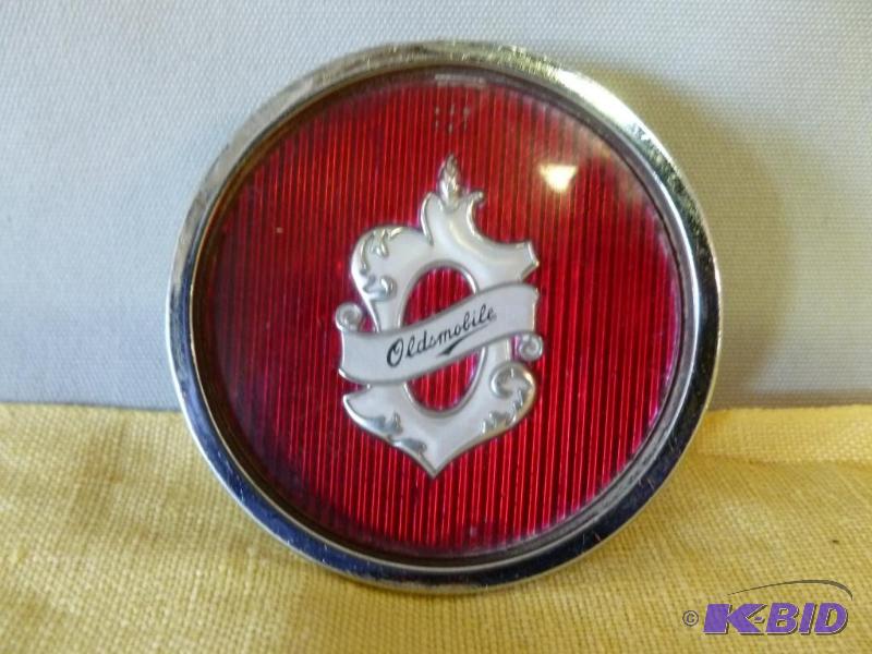 Vintage Oldsmobile&nbspcar emblem that measu...