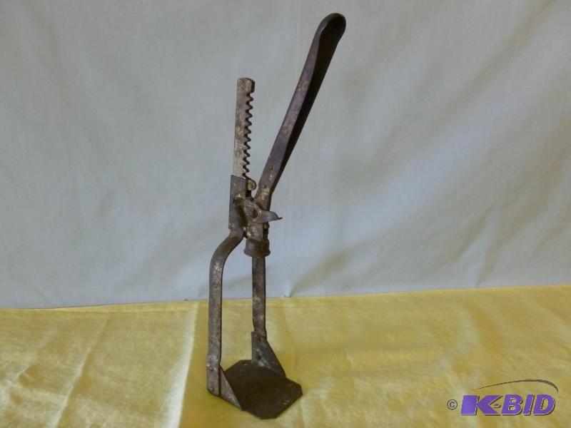 Vintage Andestro metal bottle capper....