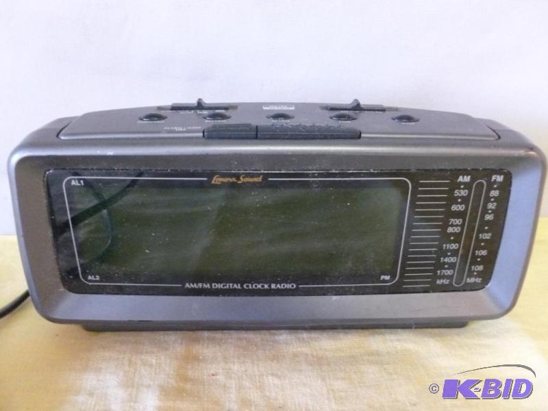 Lenoxx Sound AMFM Dual Alarm Clock Radio Mod...