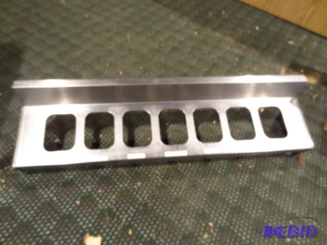 lot 14 image: 36" condiment holder...