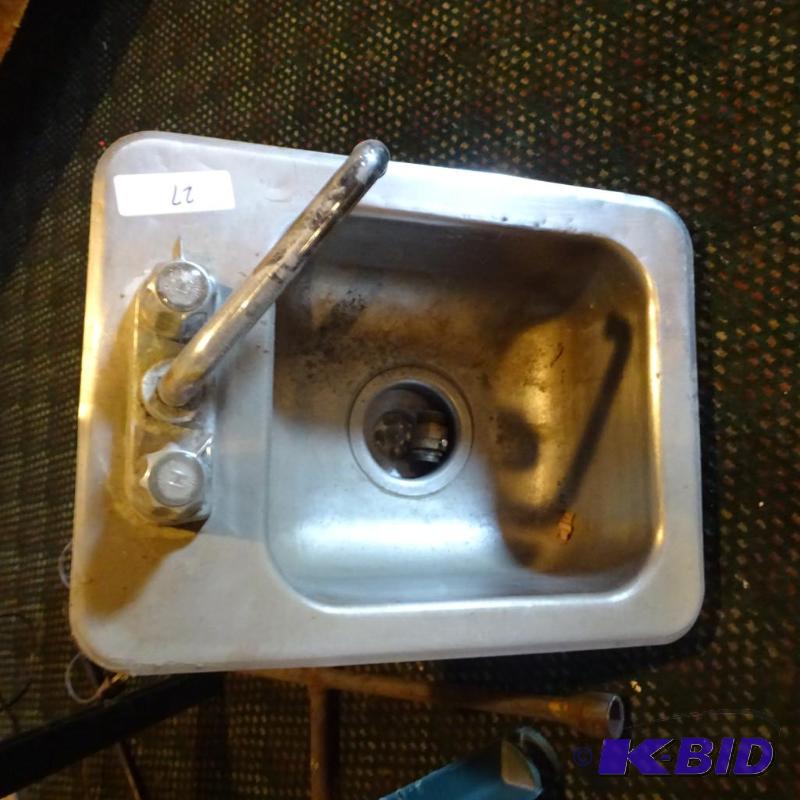 lot 27 image: Stainless sink insert. 13 x 17...
