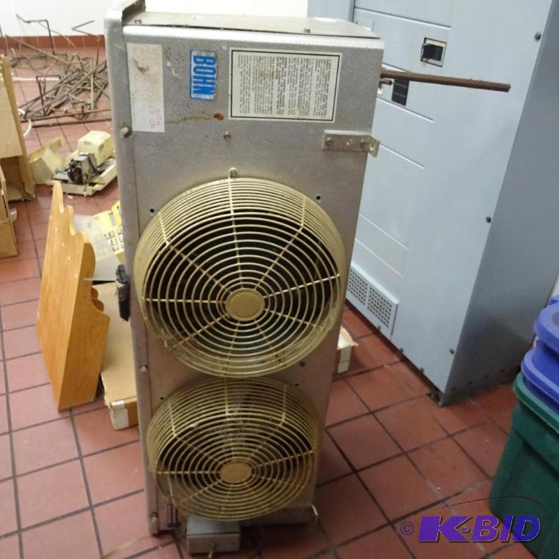 lot 33 image: Walk in cooler condenser. Bohn ADT0700F. 115 ...