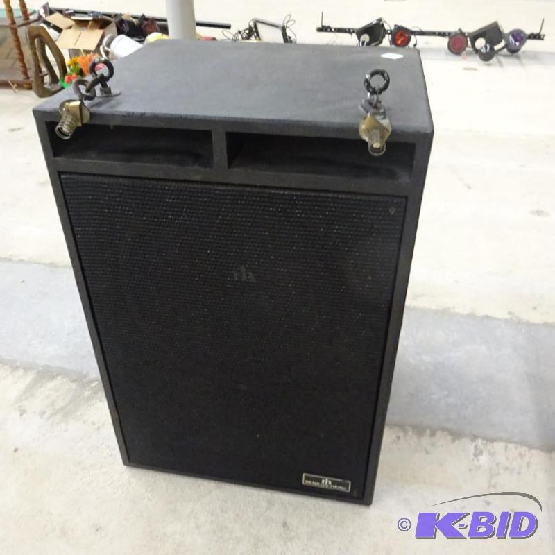 lot 56 image: Renkus Heinz model BT-6 speaker...