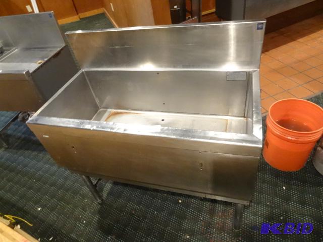 lot 6 image: Ice bin with cold plate. 36 x 19 x 38...