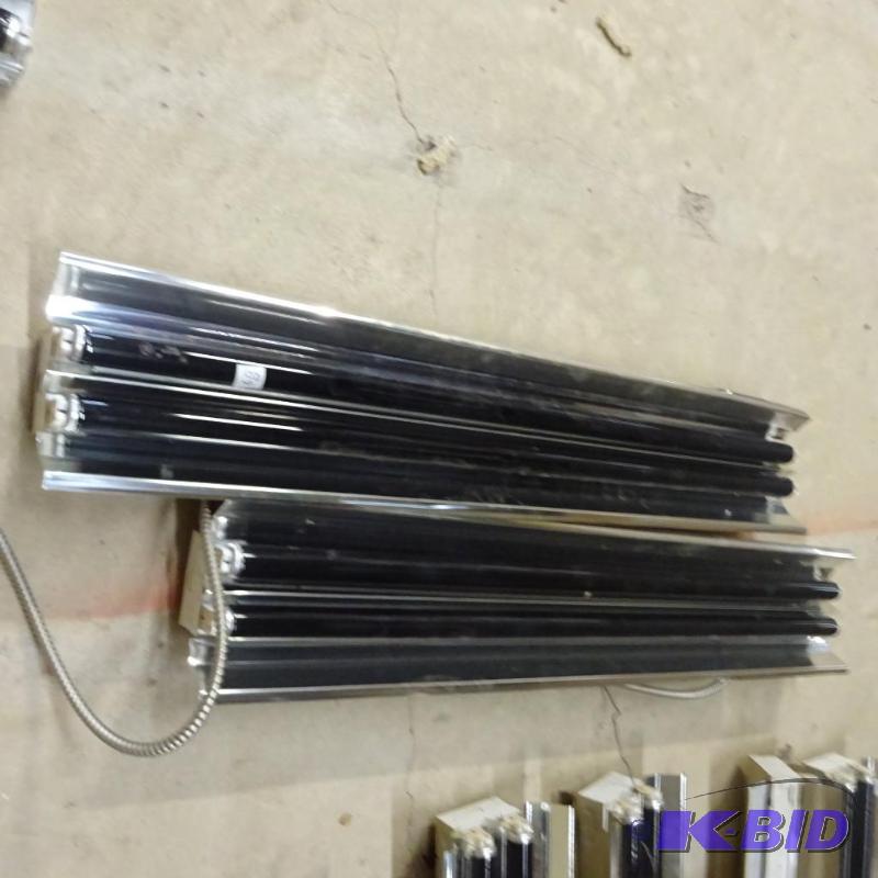 lot 60 image: 2 fluorescent lights. Black bulbs. 48"...