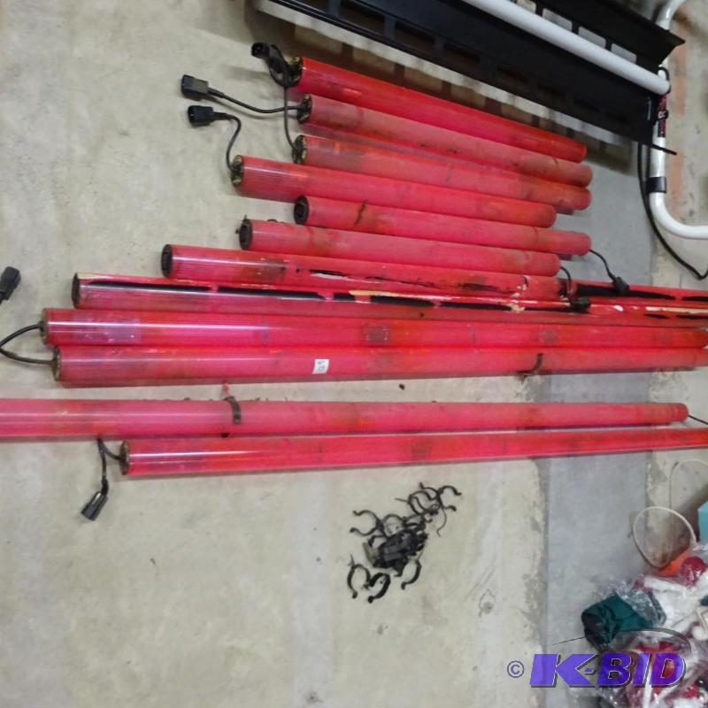 lot 61 image: 12 tube lights. Various lengths...