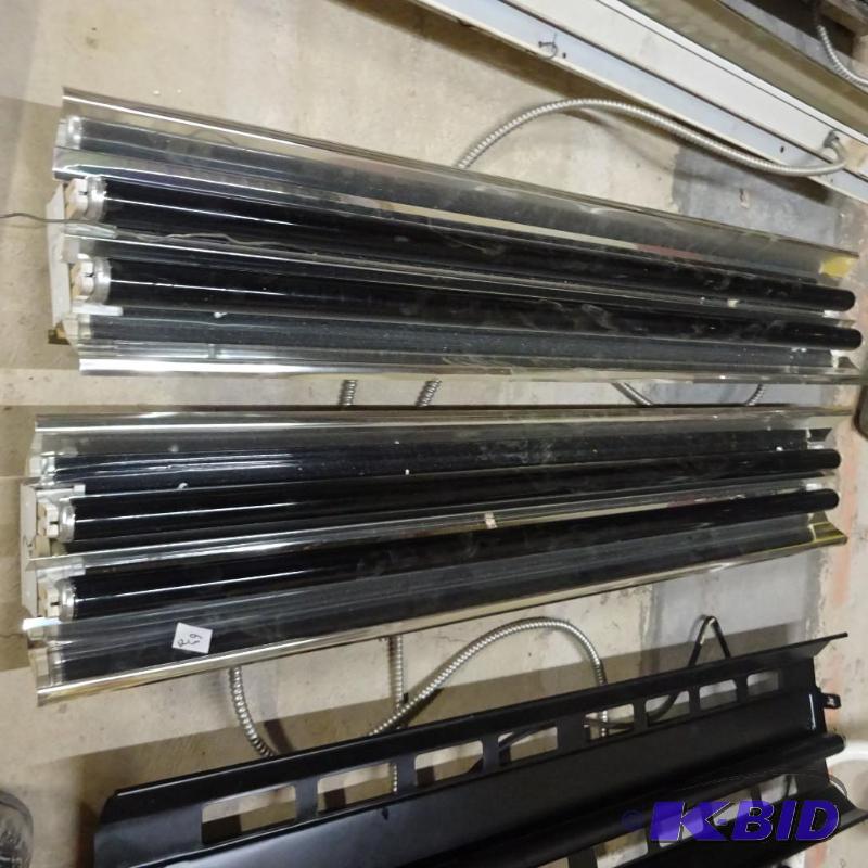 lot 63 image: 2 fluorescent lights. Black bulbs. 48"...