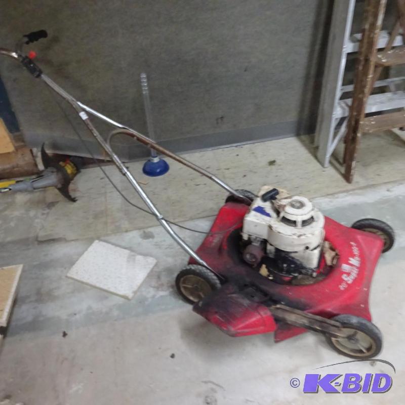 lot 65 image: Our Own super mo 100-P 20" push mower....