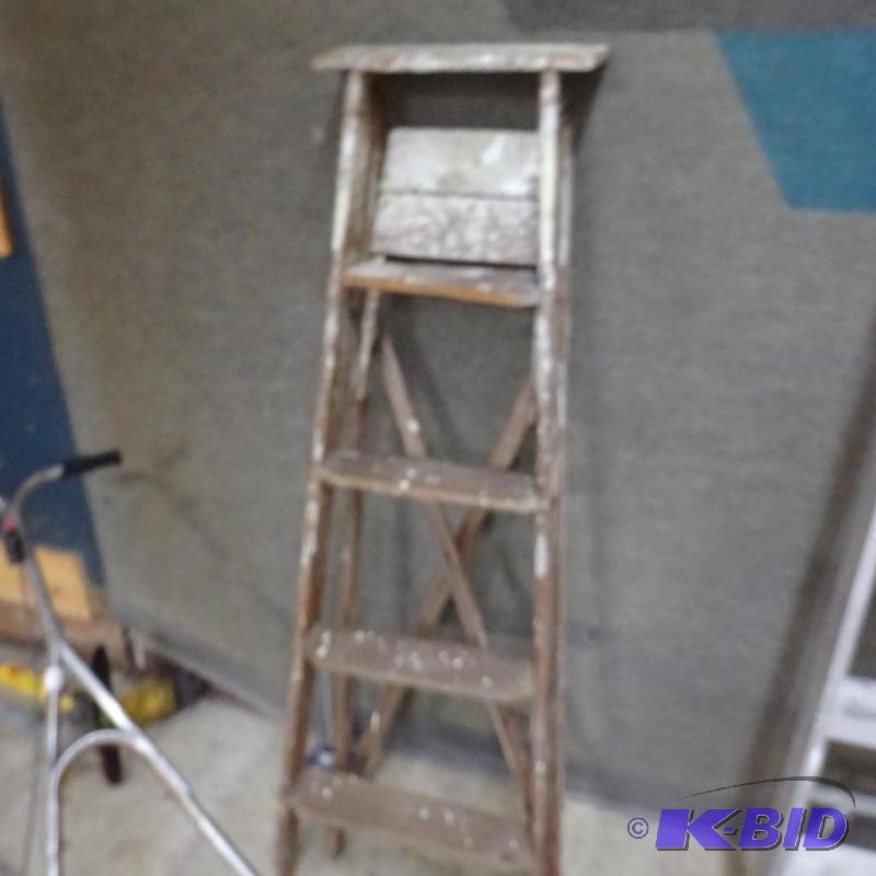 lot 67 image: 5 wood step ladder...