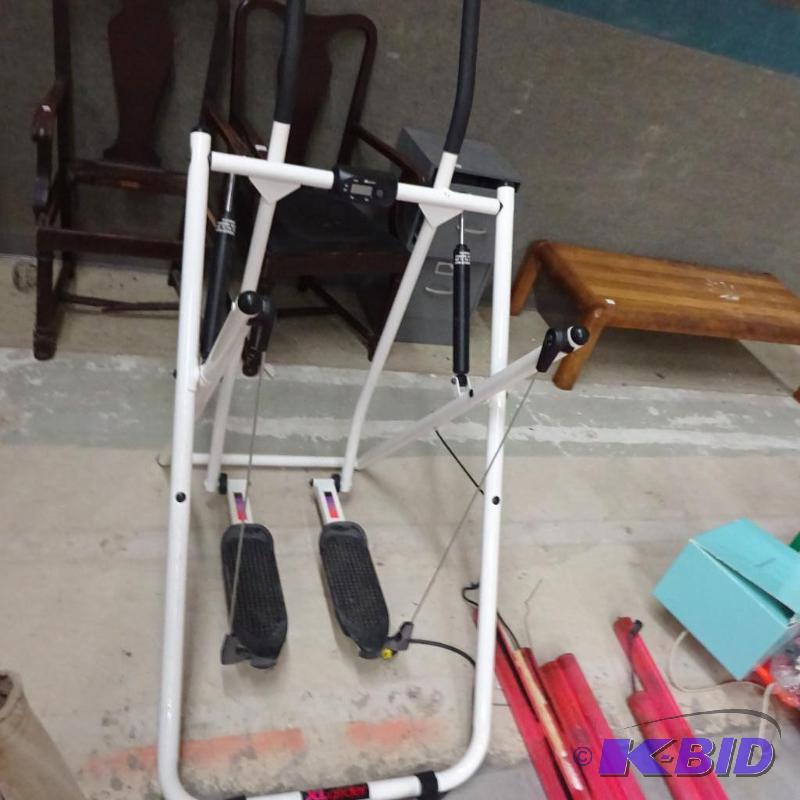 lot 69 image: XL glider exercise machine....