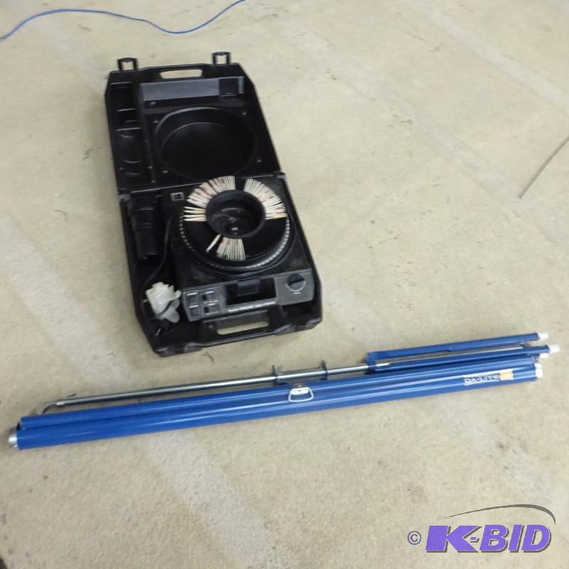 lot 74 image: Kodak carousel 5600 projector. 42" Da Li...