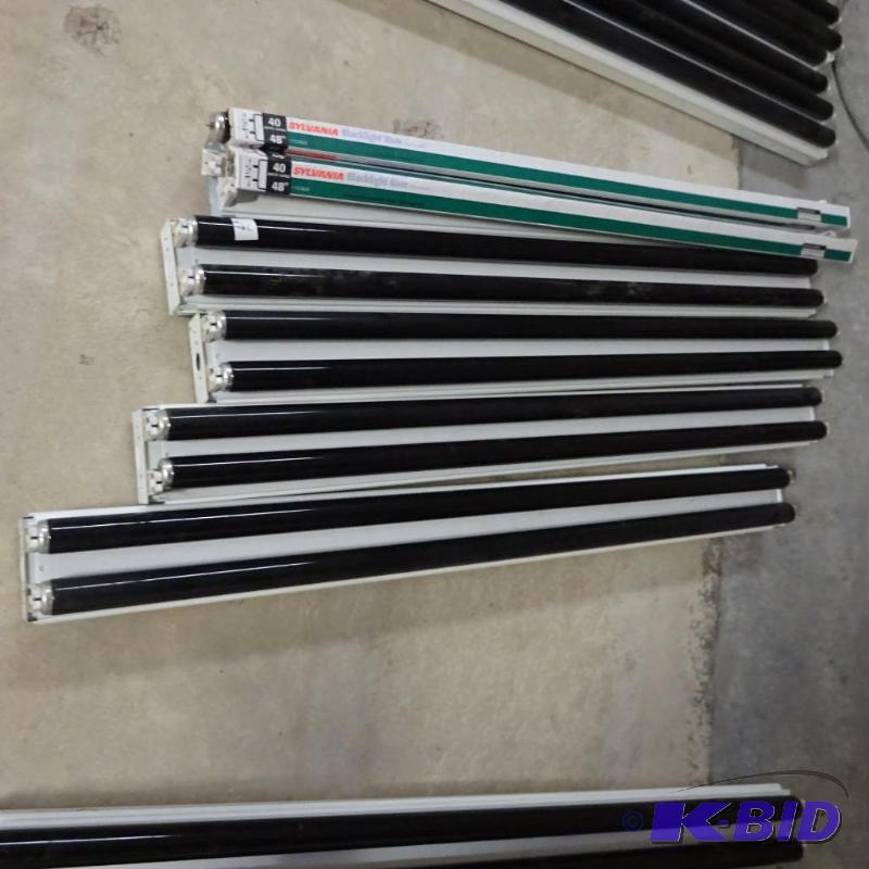 lot 79 image: 5 fluorescent lights. 48". Black bulbs...