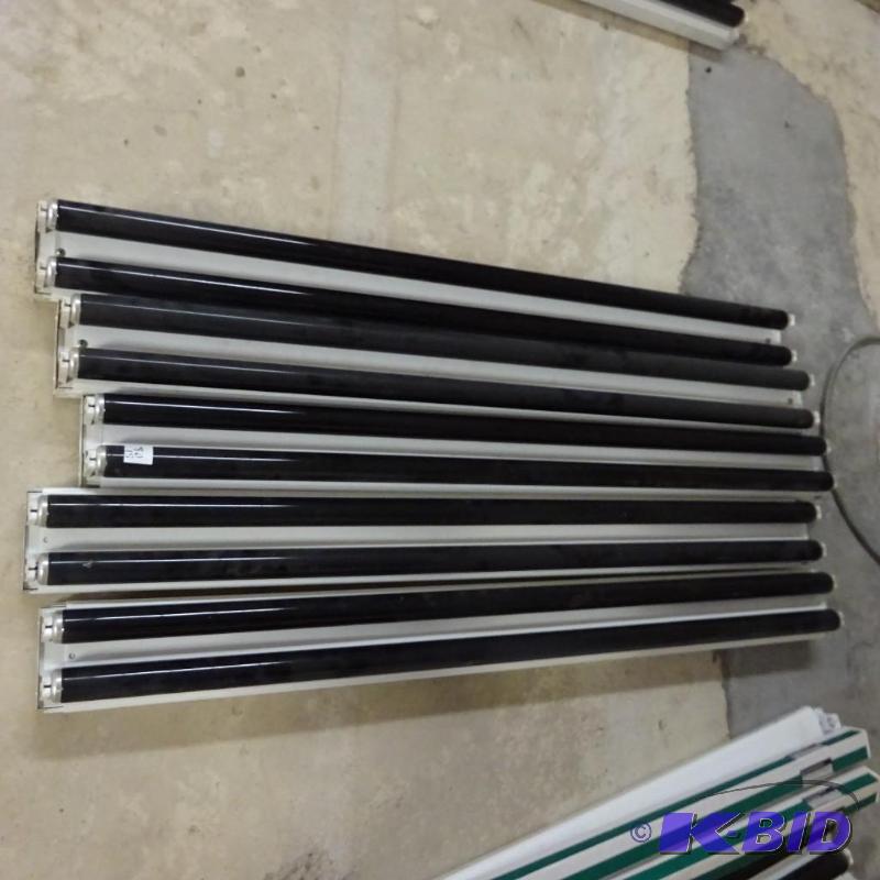 lot 80 image: 5 fluorescent lights. 48". Black bulbs...