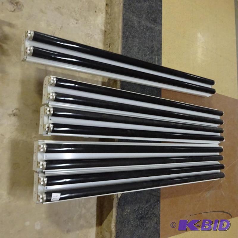 lot 81 image: 5 fluorescent lights. 48". Black bulbs...