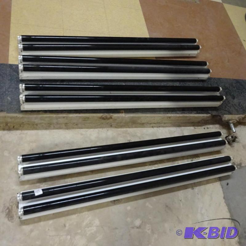 lot 82 image: 5 fluorescent lights. 48". Black bulbs...