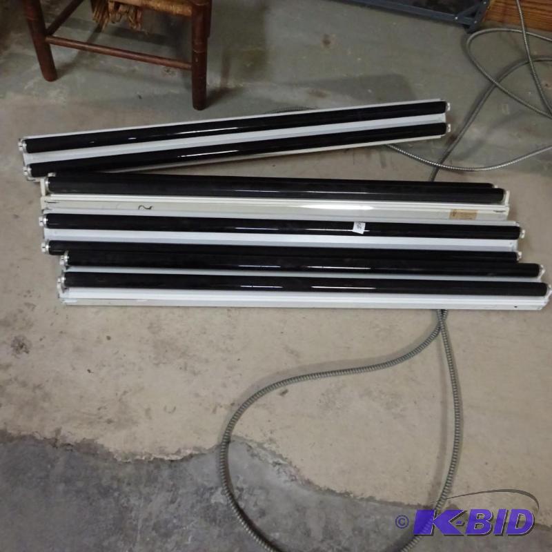 lot 84 image: 48" fluorescent light. Black bulbs. Qty ...