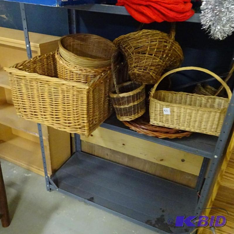 lot 85 image: Misc wicker baskets...